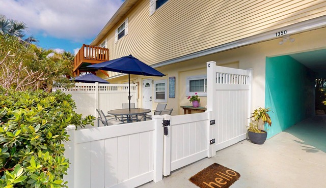 Ground-level condo w/patio, WiFi, AC, steps to the beach, near attractions