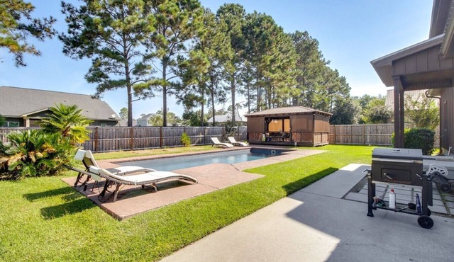 Guyton Home w Pool, Theater & Arcade!