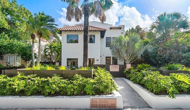 Hacienda Flamingo Unit 3 - Modern 1BR Hideaway with Double Queen Beds