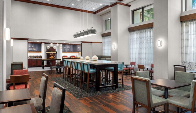 Hampton Inn & Suites Lake Mary At Colonial Townpark