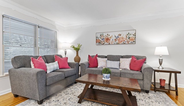 Harmony House 3bd 2bath newly remodeled Gem in peaceful neighborhood.