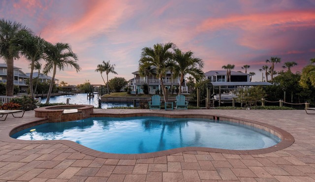Heated Pool- Dock- Pet Friendly- 4BR Sandy Getaway