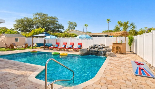Heated Pool Game Room 3 King beds Beach 8min