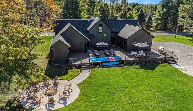 Heated Pool. Luxe STR/game room/fire pit/privacy