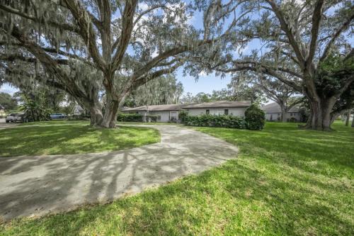 Heated Pool Sleeps32 Pickle/Basketball Theater