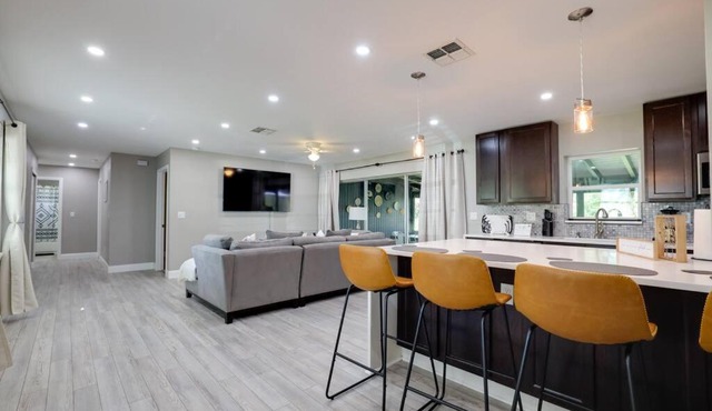 Hidden gem home w an exhilarating backyard view