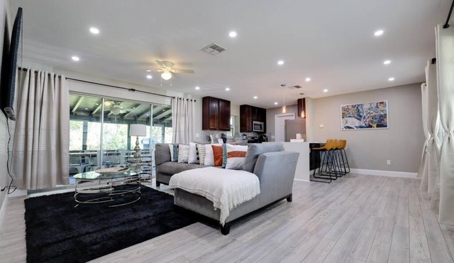 Hidden gem home w/ an exhilarating backyard view