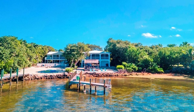 Hidden Paradise 3bed/3bath single family home with open water views & dockage