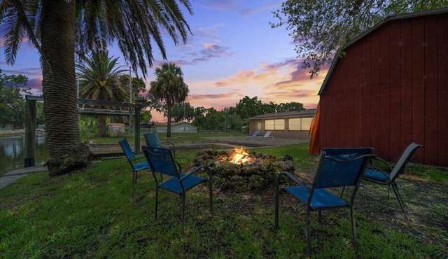 Hidden Waterfront Haven - 3BR/2BA-Boat Slip-Kayaks-Fire Pit!
