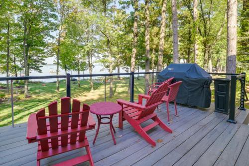 Higgins Lake Vacation Rental w/Lake Views & Deck!