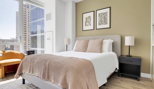 Hip South Loop Studio w/Lounge, Pool & Gym near Grant Park, by Blueground in Chicago