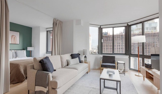 Hip Tribeca Studio w/Gym & Doorman, nr Freedom Tower, by Blueground
