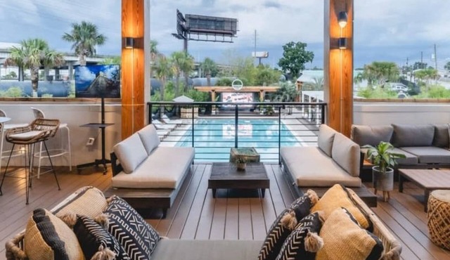 Historic B&B Veranda King Suite Walk to King