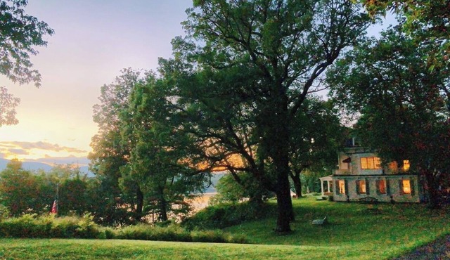 Historic Gilded Age Riverfront Mansion, Pool, Tennis, Sleeps 20+, 70ac on Hudson