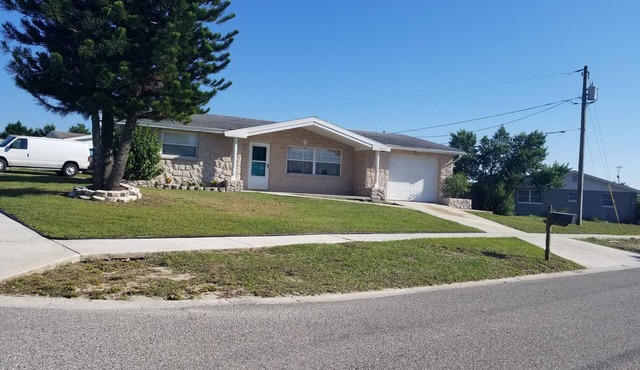 Holiday 4 bedroom house close to Tarpon Springs