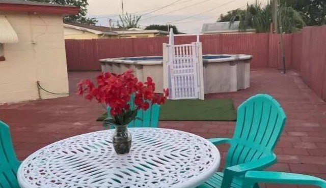 Holiday home with private heated pool available . for extra $20 for each night