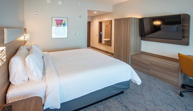Holiday Inn Express & Suites Pensacola Airport North – I-10 by IHG
