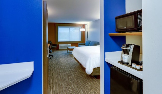 Holiday Inn Express & Suites - Middletown - Goshen by IHG