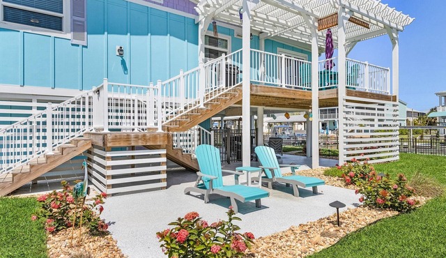 HOLIDAY SHORES BEACH COTTAGE! WATERFRONT! DOCK! WALK TO BEACH! PET FRIENDLY!