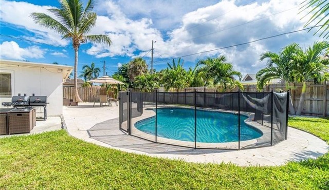 Home w/pool By Dream Vacation unit DFS
