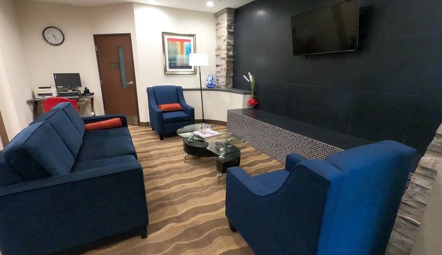 HomeTowne Studios & Suites By Red Roof Washington in Washington
