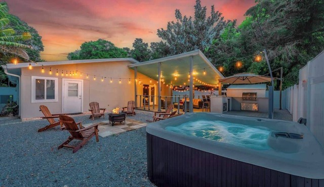 Hot Tub - Family - Dogs Allowed - Arcade Machine -MegaChess