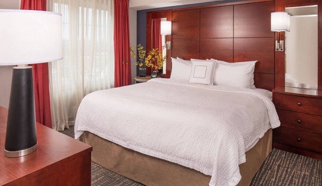 Hudson River 1 BR Suite Breakfast, Gym & Pool