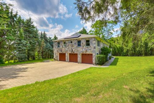 Hudson River Views: Briarcliff Manor Home w/Deck