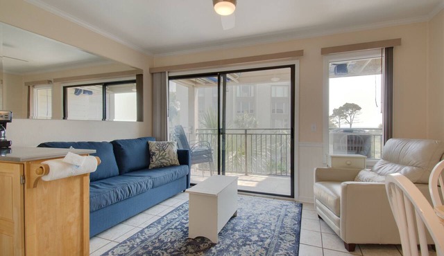 Huge Ocean View,central air,elevator,pool,WIFI,one bedroom