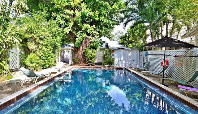 Ibis by AvantStay | Close to Duval Street w/Shared Pool | Month Long Stays Only