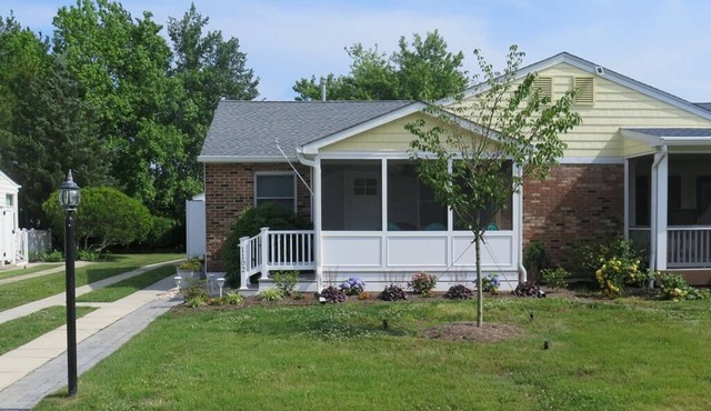 Illinois Ave Renovated three bedroom, two bathroom twin in Village Greene