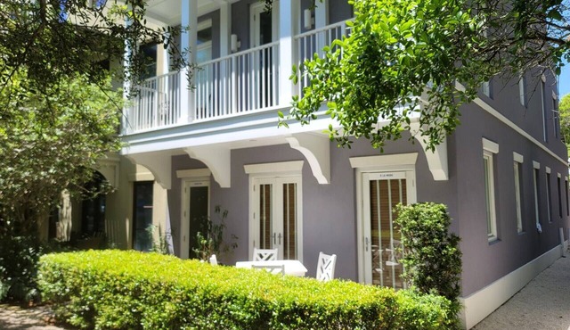 In Seaside "À La Mode" | sleeps 4| Ruskin Park Views