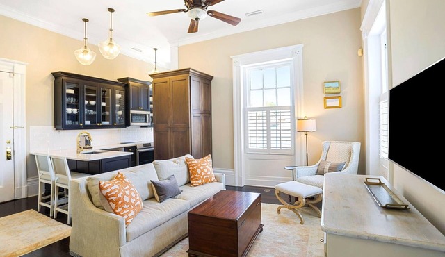 Incredible Monthly Downtown Historic Luxury Condo by MUSC - Walk to Everything