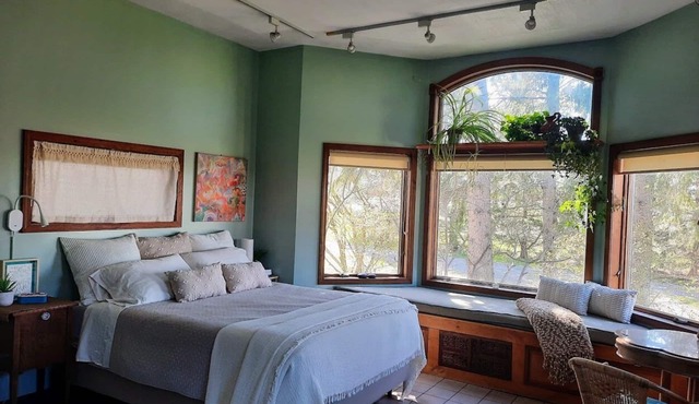 It's Here! A Restful Experience.FLX Wine Trails Garden Studio + Deck + BBQ