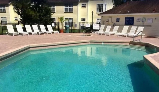 "It's Paradise!" 5-Star Revs, New, Immaculate, Sleeps 6, LOW rates, and Near Dis