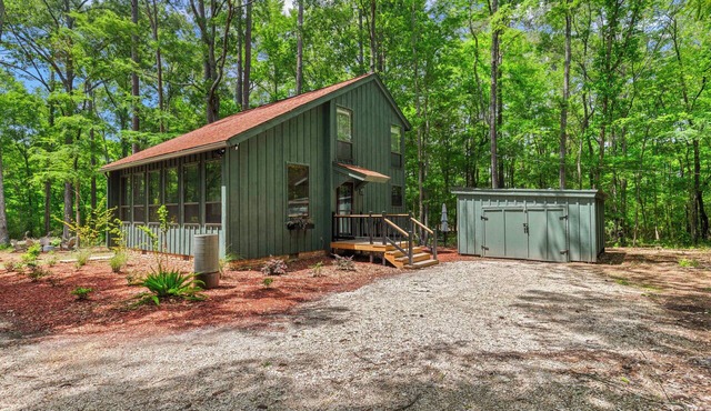 Jackson’s Urban Cabin Escape