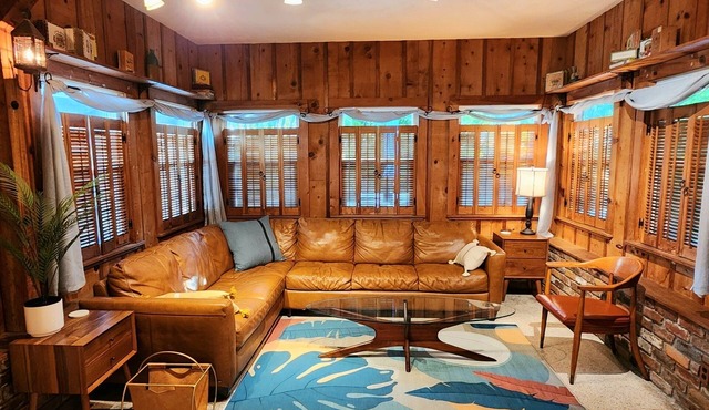 July OPEN! 4/3 Beach House w/kng beds, gym & bar. Only a 3min walk to beach!