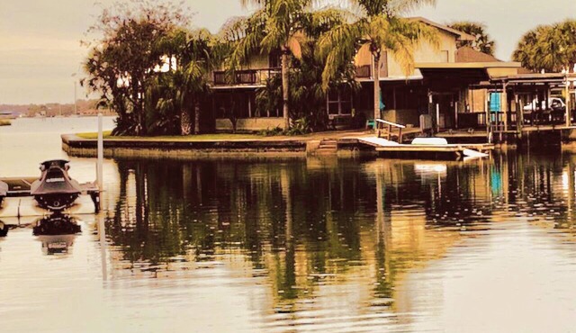 “JUN/JUL SOLD OUT! AUG/SEP SALE” KINGS BAY, 4 Bedrooms, Decks, 2 Docks,400 shore