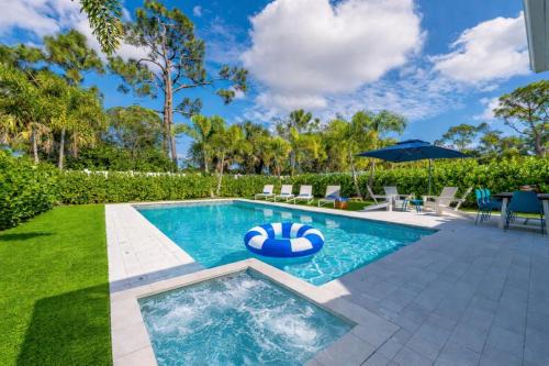 Jupiter Palms Oasis Luxe PoolSpa Table Tennis!