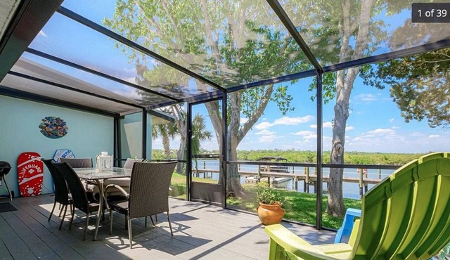 Kate's Places-2B/2B Direct waterfront Villa w/dock near Beach & downtown!