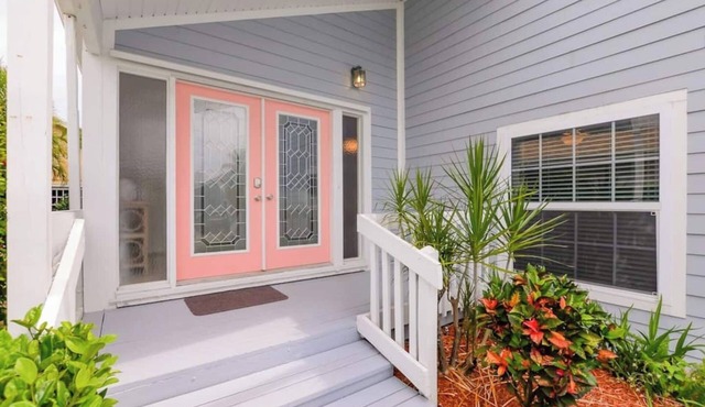 Key West–Style Beach Home Near the Ocean, located near downtown Jensen Beach