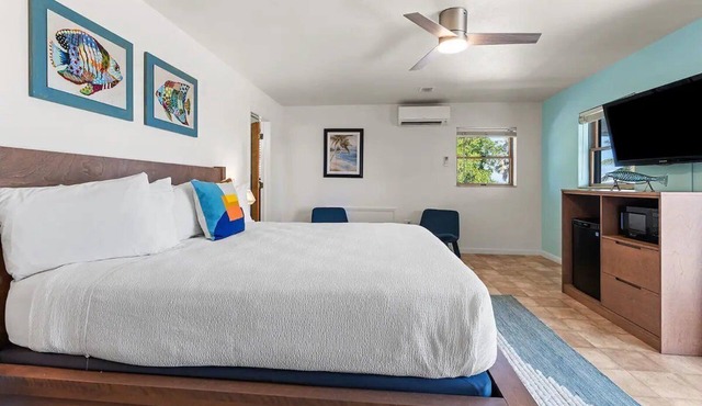 King Room w/Pool & Beach Access Near Boating and Fishing Spots + Breakfast!