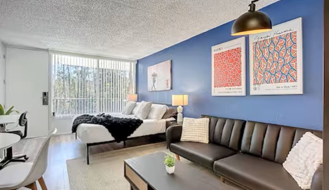 King Studio Escape | 5 Min to DT & Jacksonville U