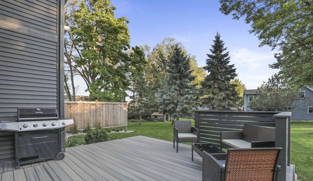KITCHEN 🔥 KING SUITE 👑 DECK & YARD 😎 SPACIOUS 🏡 in Monona