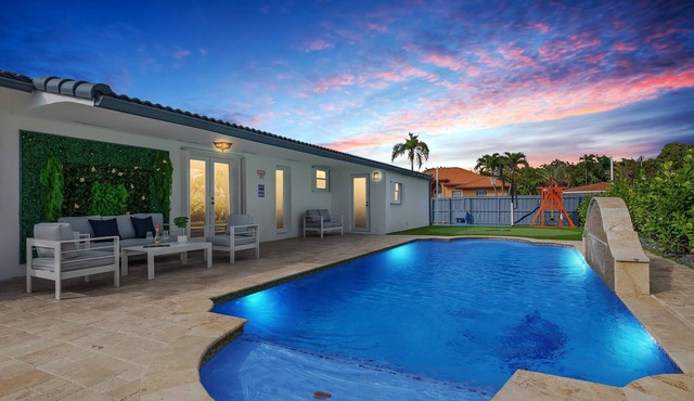 La Femme Oasis Resort/5 Bedrooms/Htd Pool/Mini Golf/Pickleball/Jacuzzi/BBQ
