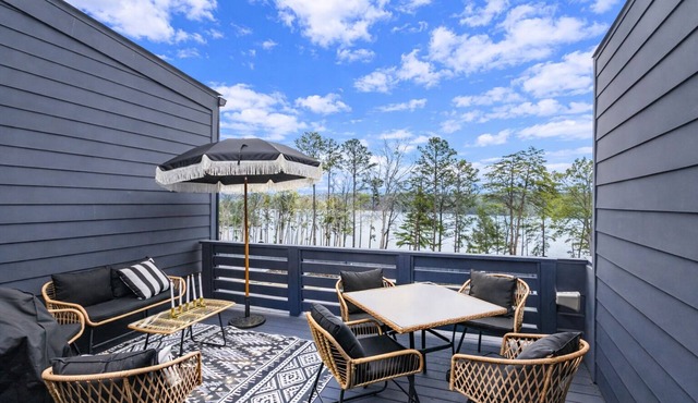 Lake Arrowhead Retreat w/Hot Tub, Fire Pit, Game Room and Lake Access, Near ATL