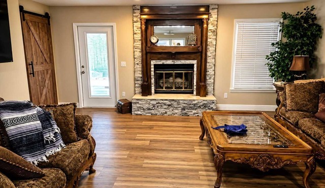 Lake Eufaula Retreat | Game Room & Pool Table