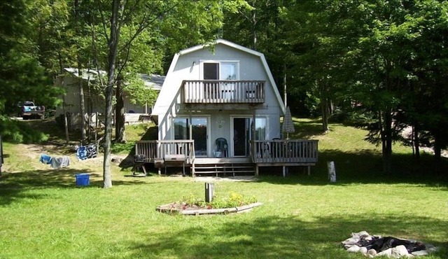 Lake Front, Recently Renovated 3 Bedroom Cottage, Harper Lake