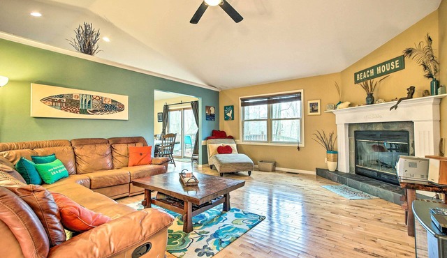 Lake Michigan Gem < Half-Mi to Private Beach!