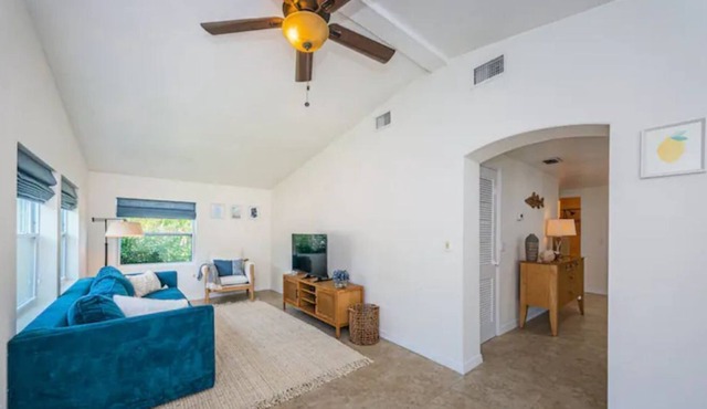 Lake Tarpon Modern 3 Bedroom 2 Bathroom House